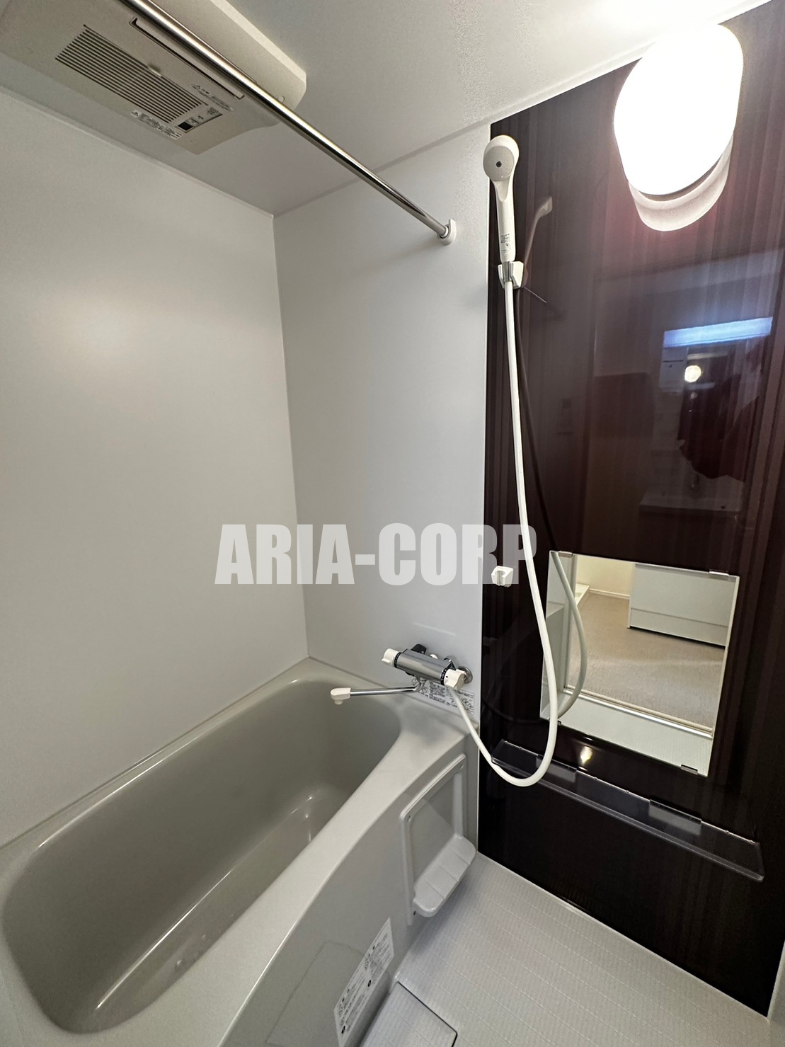 バス・シャワールーム　浴室乾燥機付き！お洒落なバスルームです！