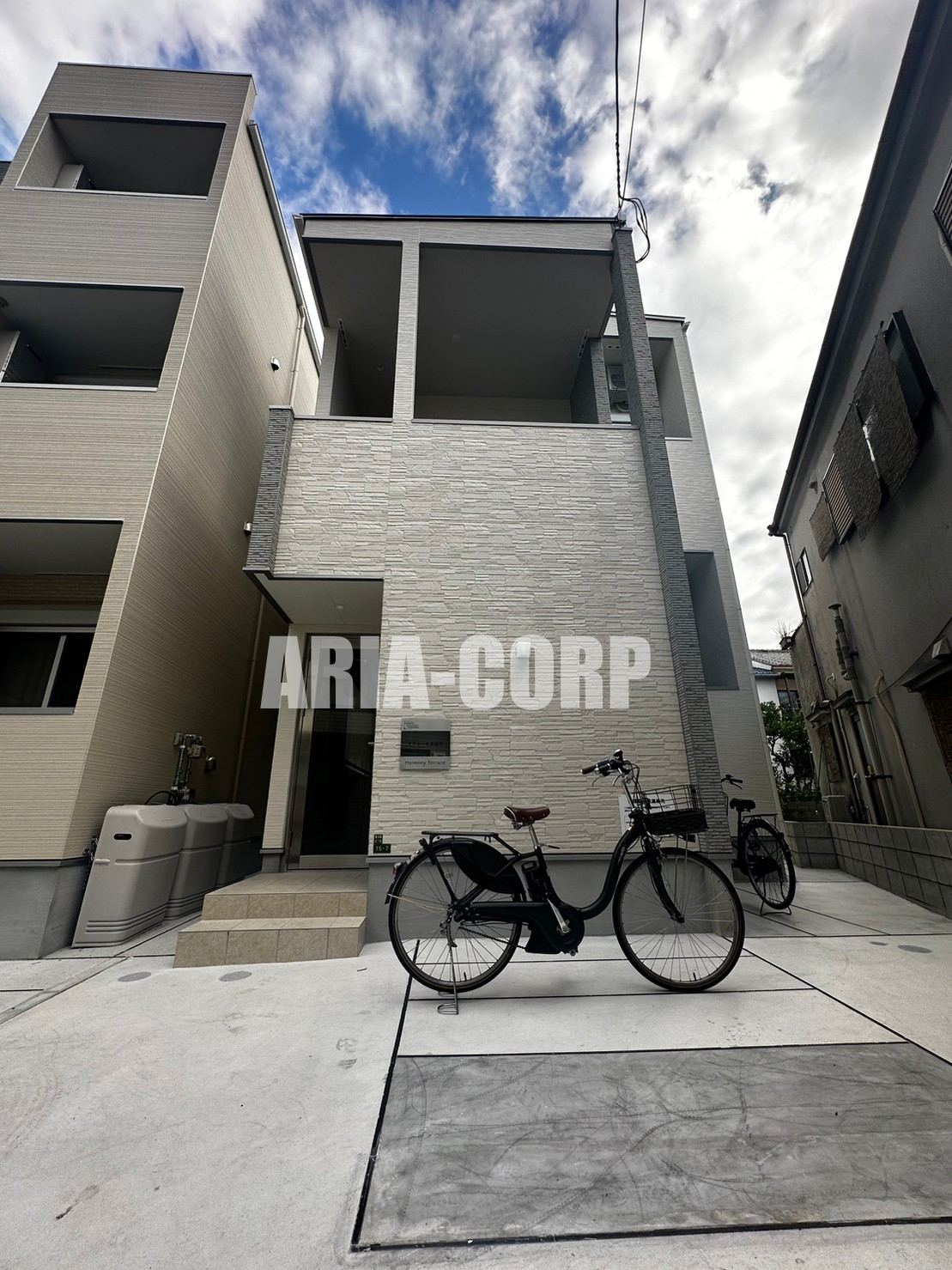 建物外観　２０２２年完成、大手ハウスメーカー施工デザイナーズアパート！