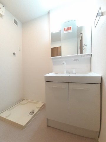 洗面設備　スペースが確保できる洗面所です