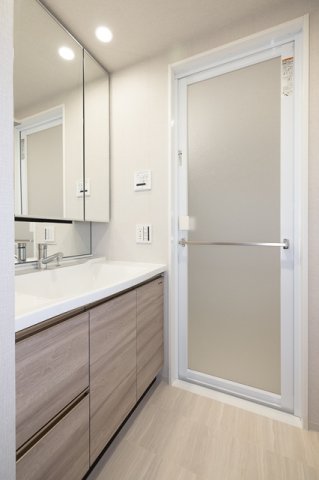 洗面設備　※写真は同タイプ住戸です。