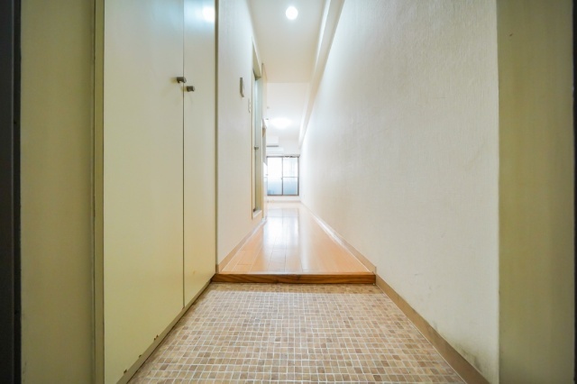 イーグル巣鴨の居間写真