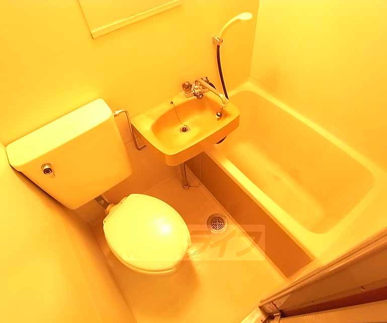 バス・シャワールーム　掃除が楽なユニットバスです。