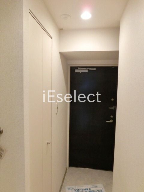 玄関　玄関にはシューズボックスあります
