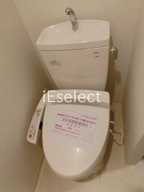 トイレ　温水洗浄便座付きトイレ