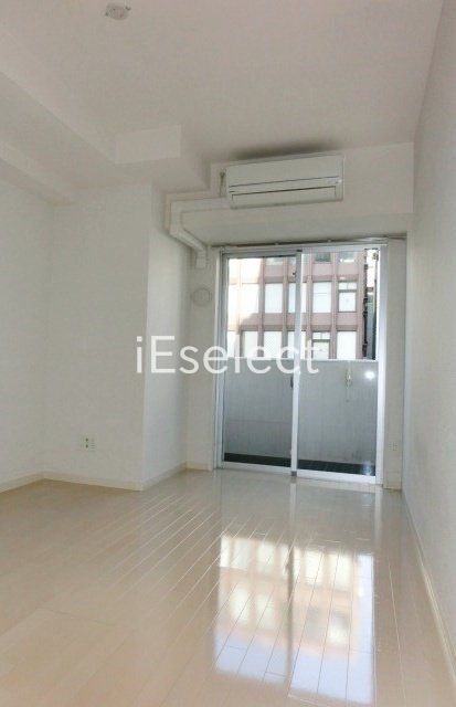 居室・リビング　フローリング張りの洋室