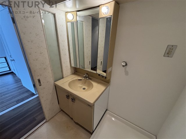 洗面設備　洗面所内に洗濯機置場あり！
