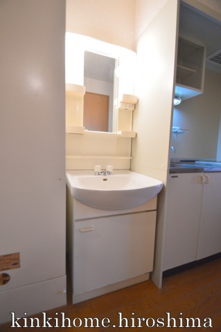 洗面設備　写真は別のお部屋です。