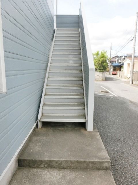 エントランス　2階に上がる階段です