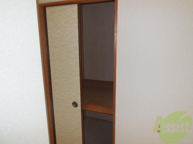 収納　しっかり収納もついています、ロングコートもラクラク収納