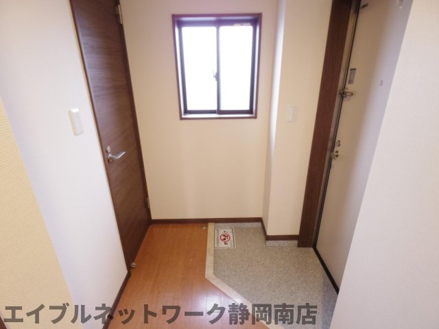 玄関　明るい玄関です