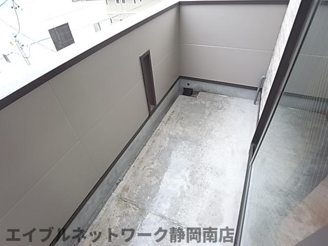 バルコニー　開放的で明るい空間を演出してくれるバルコニーです
