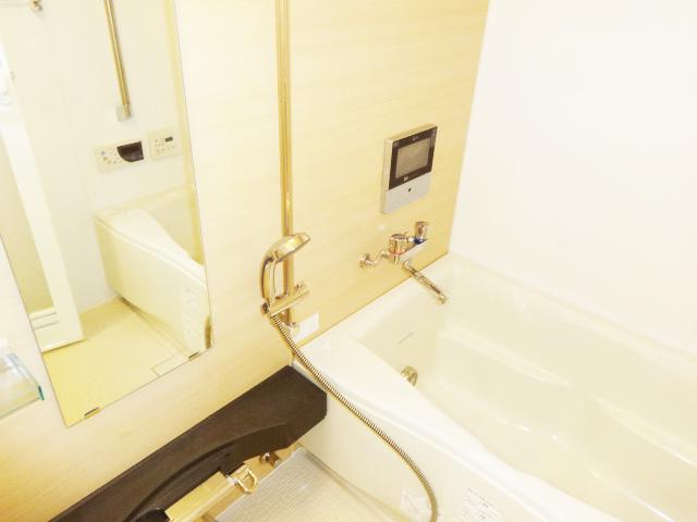 バス・シャワールーム　お風呂とトイレは別ですのでゆっくりどうぞ♪