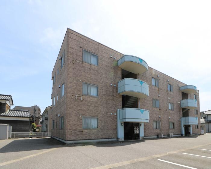 建物外観　落ち着いた雰囲気の外観です