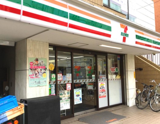 コンビニ　セブンイレブン文京千駄木1丁目店（コンビニ）まで147m