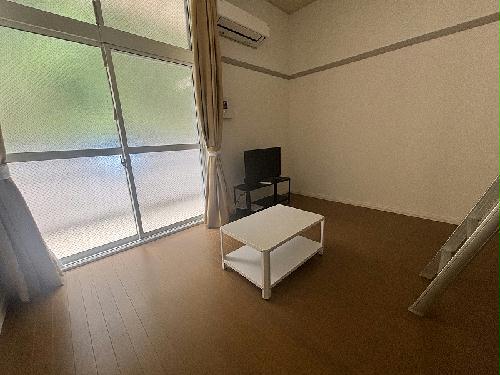 居室・リビング　備品や設備仕様は号室により異なります。現地をご確認ください。