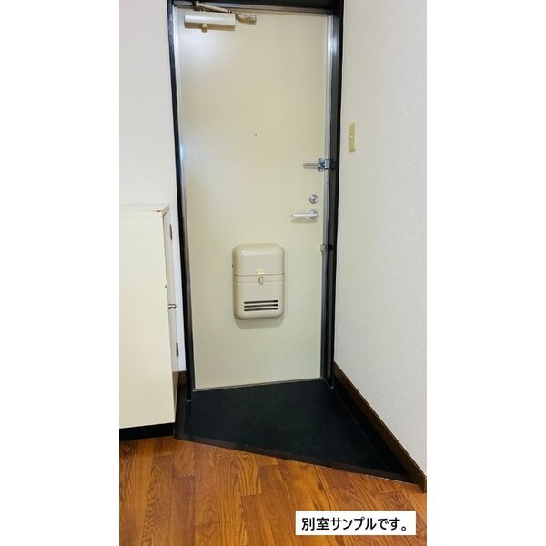 玄関　※写真は別室サンプルです