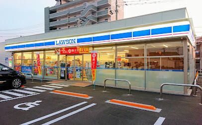 コンビニ　ローソン金沢若宮町店（コンビニ）まで592m
