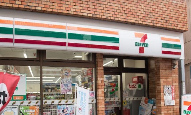 コンビニ　セブンイレブン 明大前すずらん通り店（コンビニ）まで443m