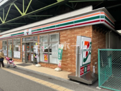 コンビニ　セブン-イレブン 京急ＳＴ大森海岸店（コンビニ）まで180m