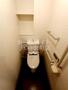 トイレ　落ち着いた色調のトイレです