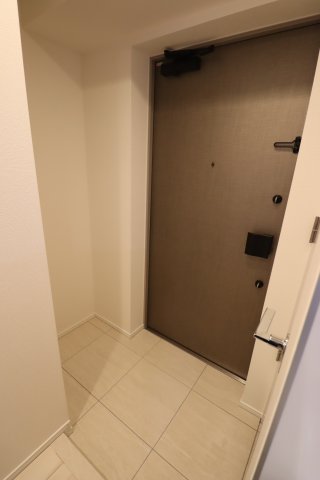 GENOVIA新子安の玄関写真
