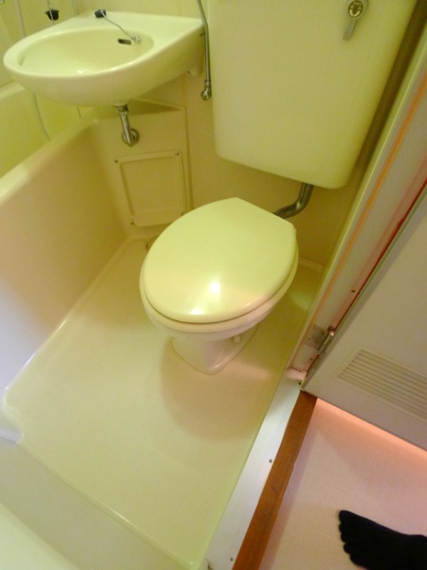 地下鉄鶴舞線 荒畑駅 徒歩5分 3階建 築42年のトイレ写真