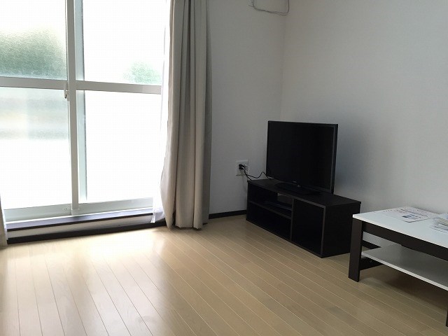 居室・リビング　家具家電付きのリビングです。