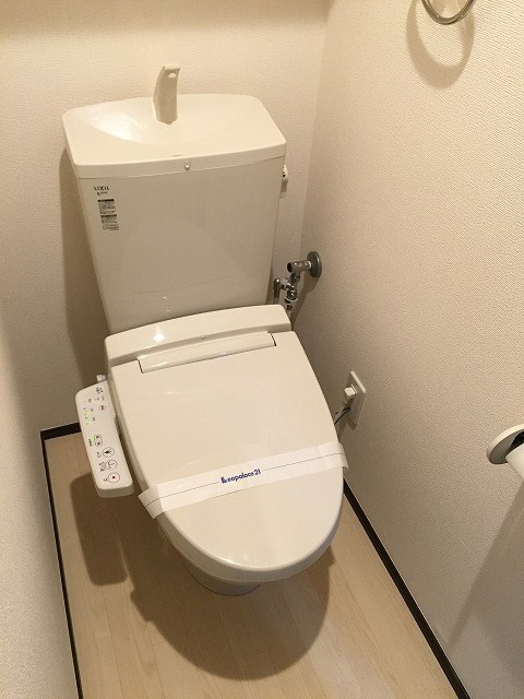 トイレ　ウォシュレット付きです。