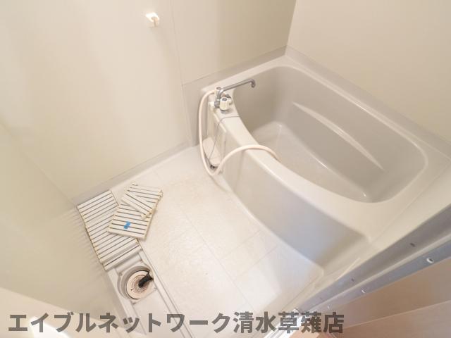 バス・シャワールーム　コンパクトで使いやすいお風呂です