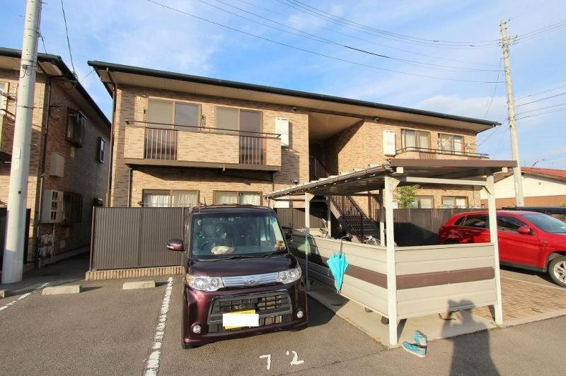 高松市成合町のアパートの建物外観