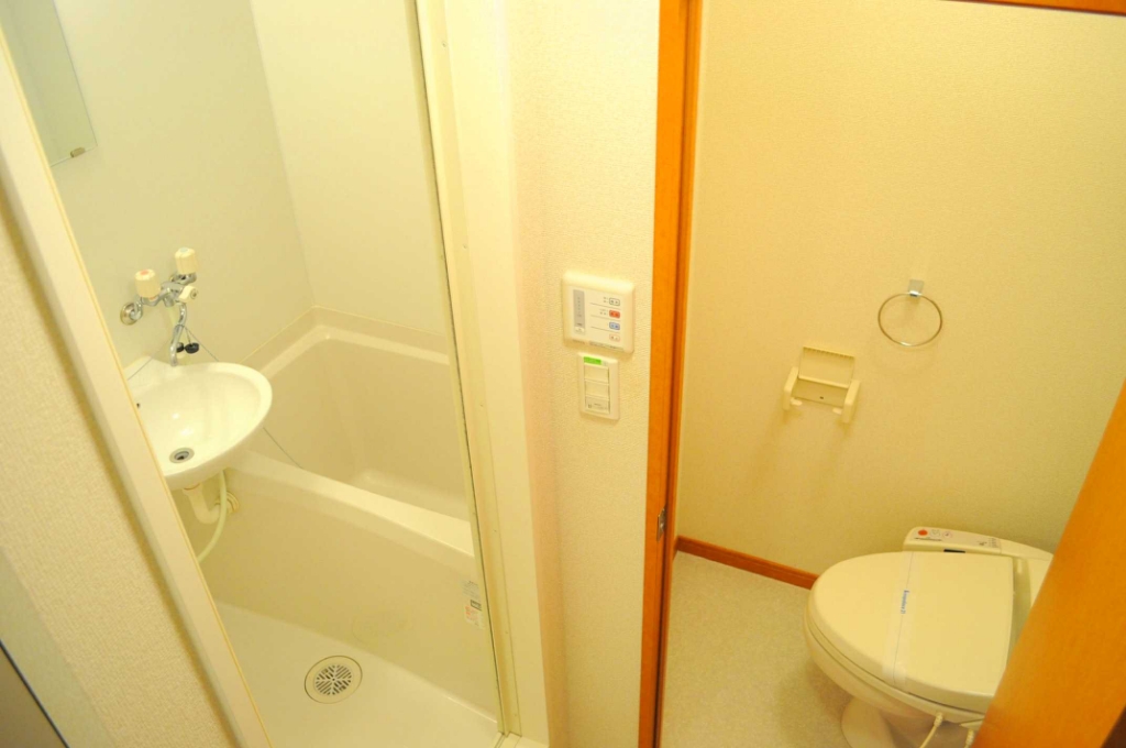 その他　トイレとお風呂もわかれてます