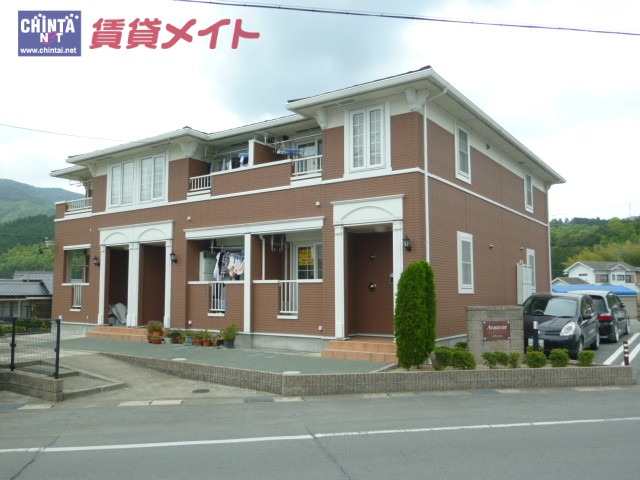 三重県松阪市小片野町（アパート）の賃貸物件の外観