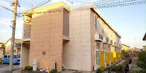 【レオパレスエトワール鈴木の建物外観】