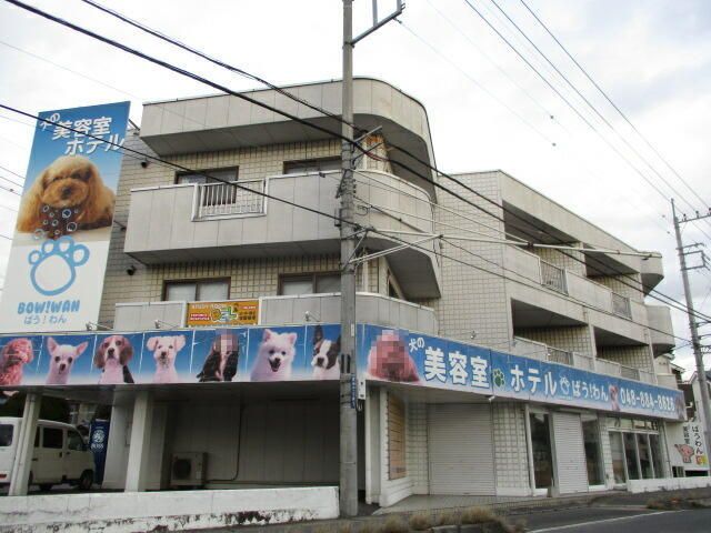 蓮田市関山のマンションの建物外観