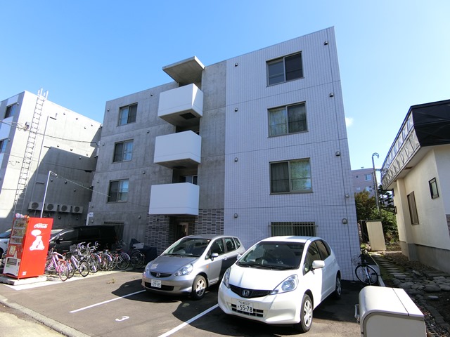 札幌市厚別区厚別中央二条のマンションの建物外観