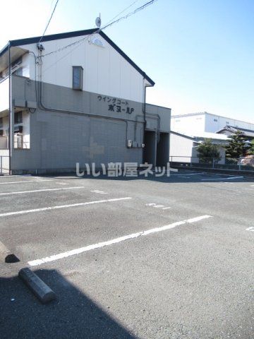 【豊橋市神野新田町のアパートの駐車場】