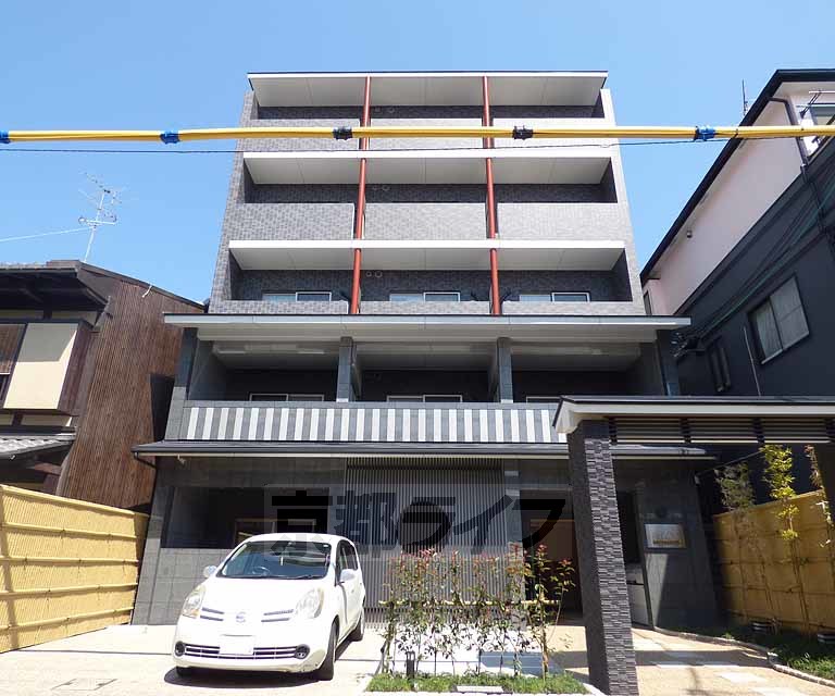 京都市上京区下清蔵口町のマンションの建物外観