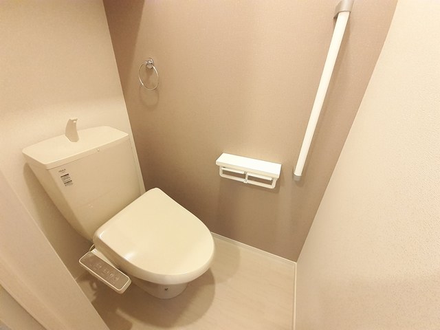【姫路市岡田のアパートのトイレ】