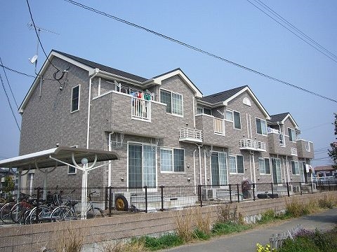 糟屋郡志免町向ヶ丘のアパートの建物外観