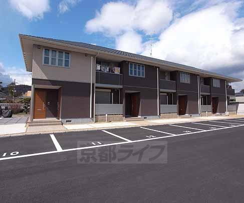 木津川市加茂町里のアパートの建物外観