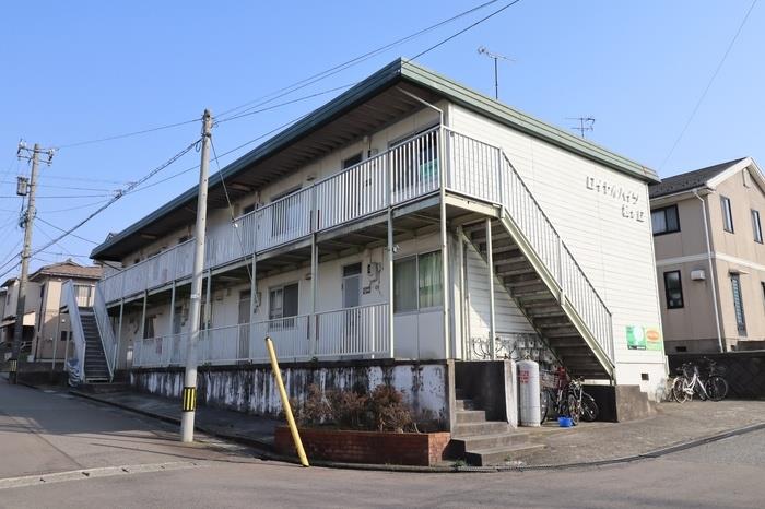 ロイヤルハイツ松が丘の建物外観