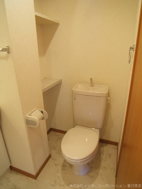 トイレ　写真は同型タイプ