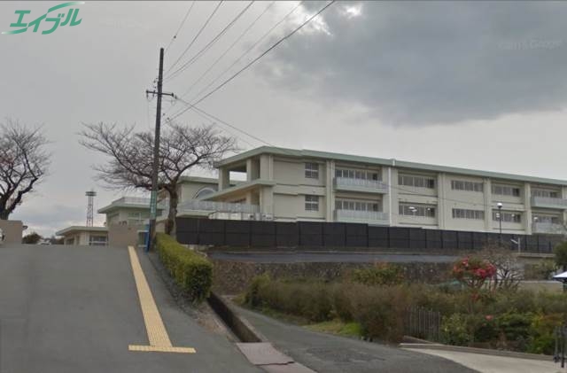 中学校　伊勢市立五十鈴中学校（中学校）まで2000m