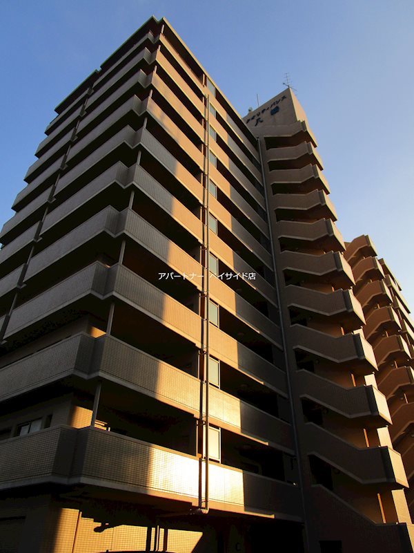 鹿児島市荒田のマンションの建物外観