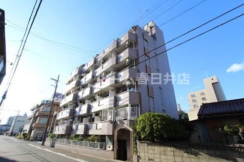 春日井市中央通のマンションの建物外観