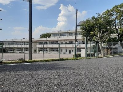 【前橋市富士見町時沢のアパートの小学校】