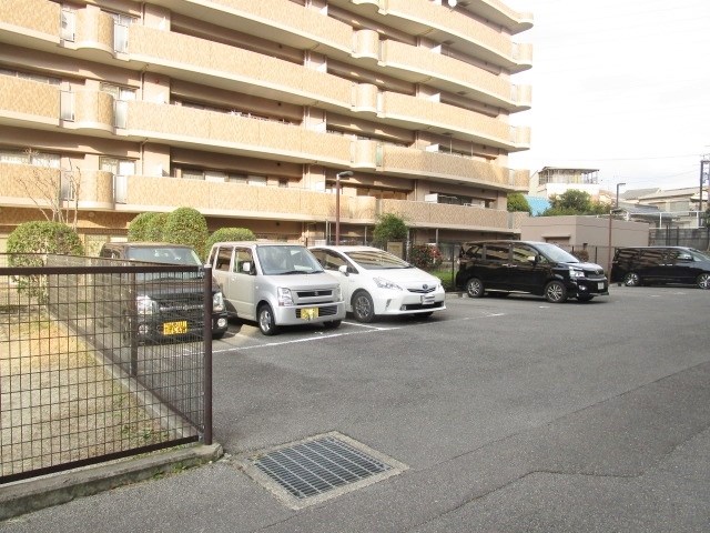 【プレミール津田の駐車場】