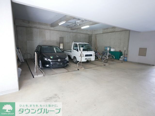 【川崎市高津区溝口のマンションの駐車場】