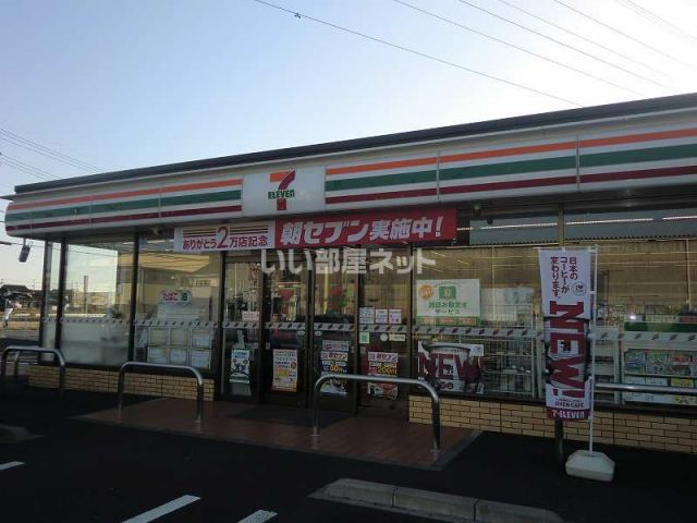 コンビニ　セブンイレブン岐南町伏屋８丁目店（コンビニ）まで560m