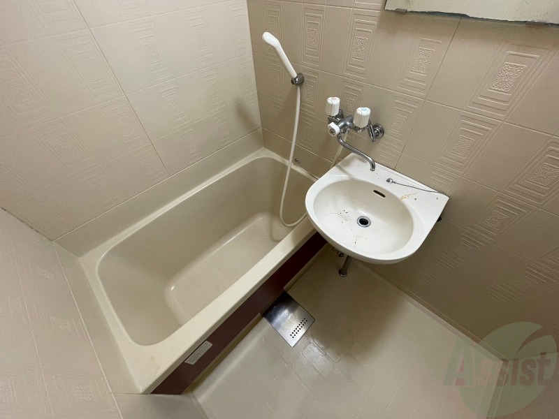 バス・シャワールーム　ユニットバスです。疲れを癒すのに欠かせませんね！